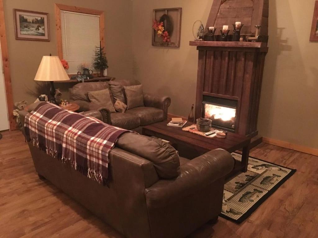 Gas Fireplace, Firepit, And Cedar Adirondack Chair Spencer Екстериор снимка